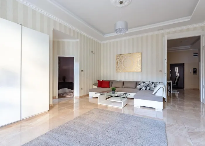 Luxury Downtown Home By Anna